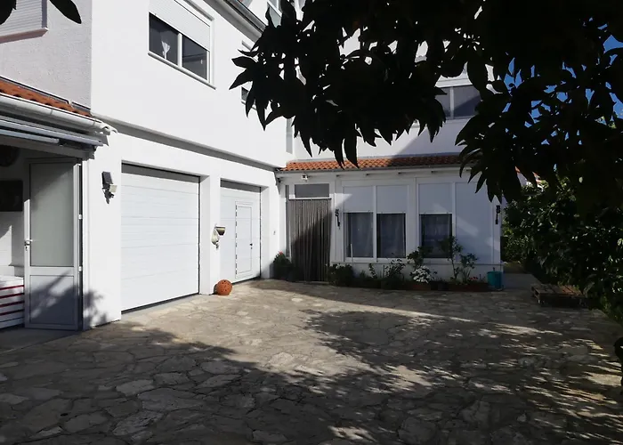 Appartamento Family Near Petrcane - Quiet & - Unit 2