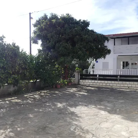 Family Near Petrcane - Quiet & - Unit 2 * Gornje Petrcane