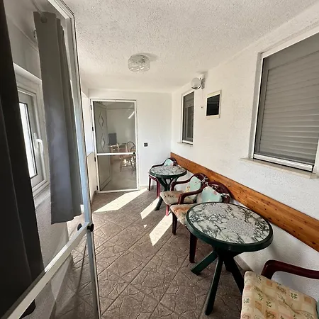 Family Near Petrcane - Quiet & - Unit 2 Appartement *