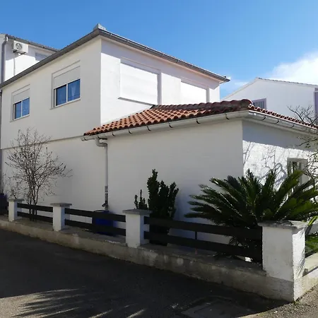 Family Near Petrcane - Quiet & - Unit 2 Appartement Gornje Petrcane