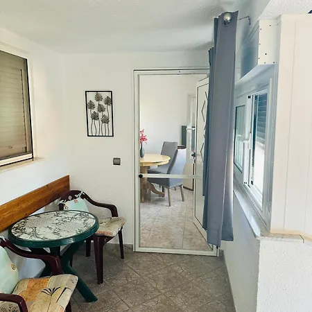 Apartment Schwarz In Petrcane Iv *