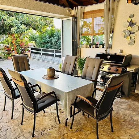 Family Near Petrcane - Quiet & - Unit 2 Appartement