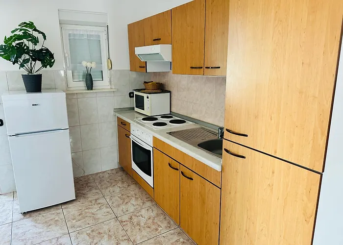 Family Near Petrcane - Quiet & - Unit 2 *