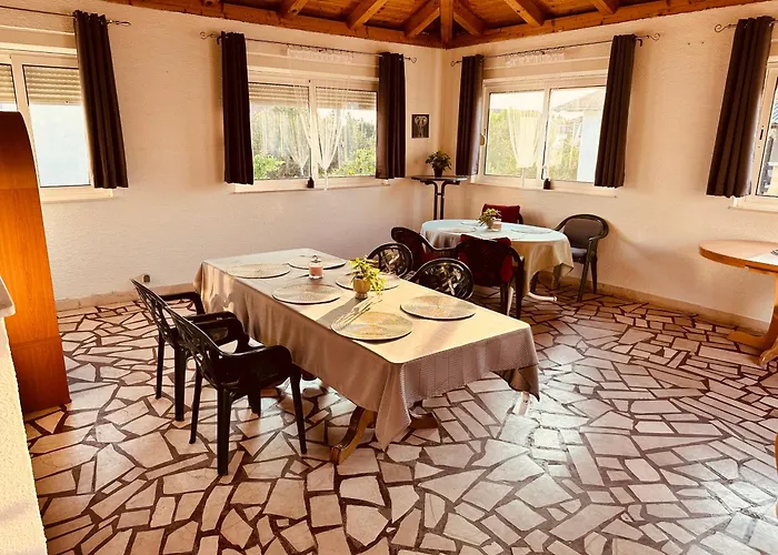 Family Near Petrcane - Quiet & - Unit 2 아파트 *